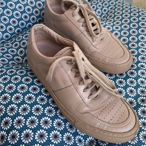 Size 37. Fits more like a US 7.5. Selling because too large. - Picture 7 of 9